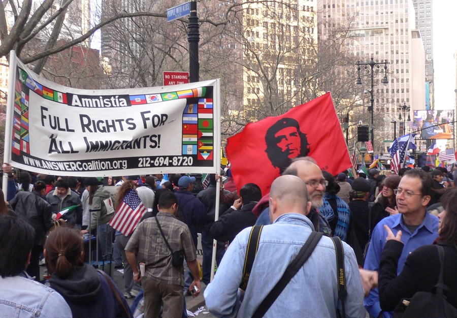 [Image: immigration-che-protest-1.jpg]
