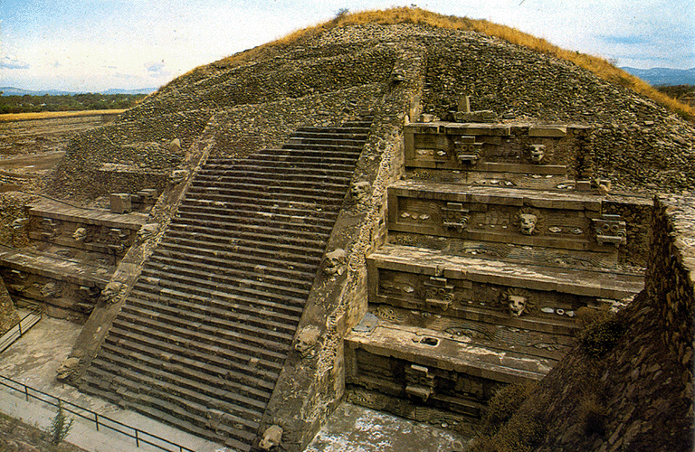 http://www.latinamericanstudies.org/teotihuacan/teo-serpent-temple-2.gif